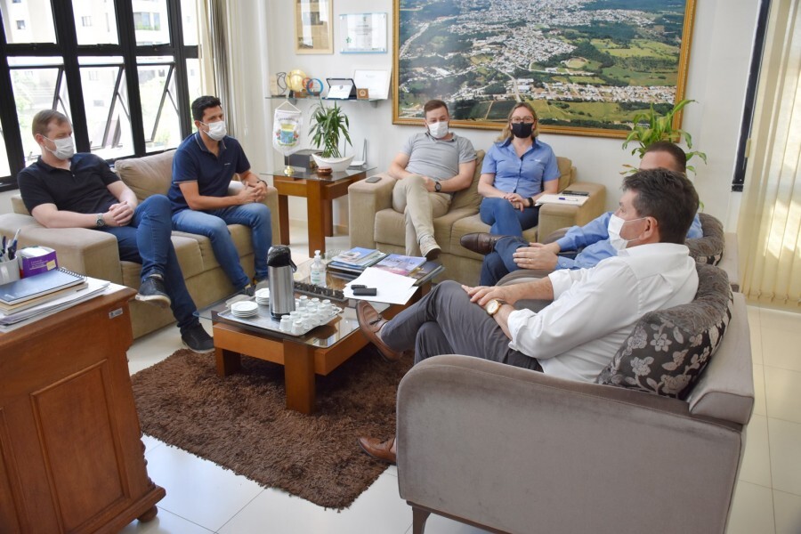 inovacao-e-conhecimento-sao-assuntos-de-reuniao