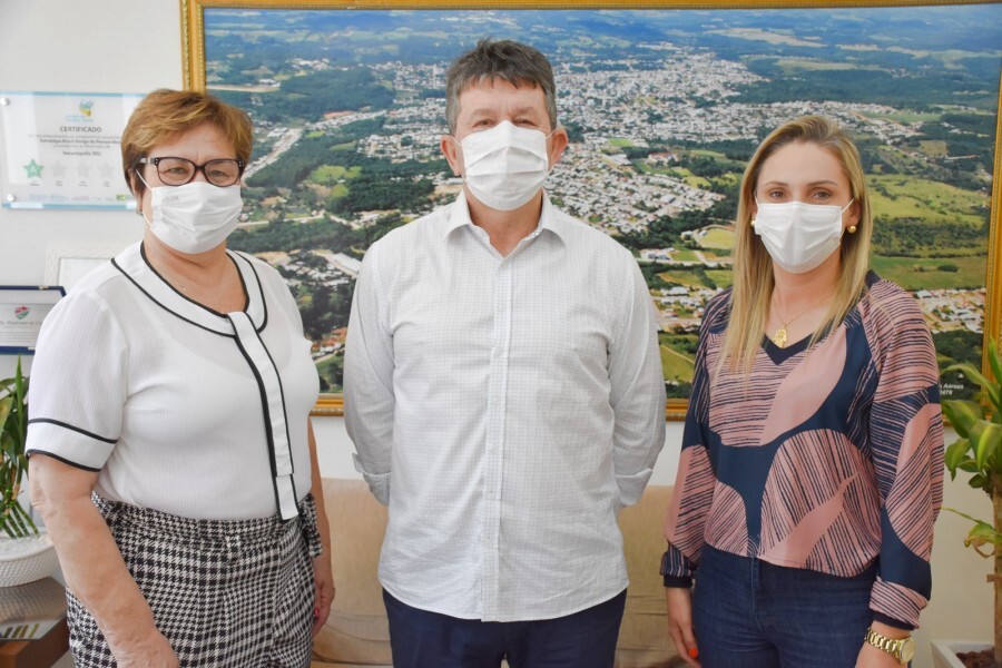 nova-vereadora-visita-o-prefeito