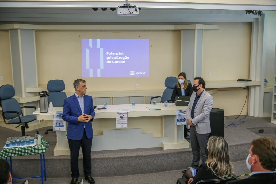 amesne-realiza-reuniao-com-presidente-da-corsan