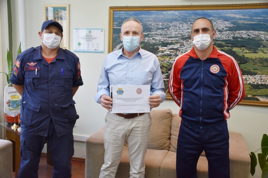 bombeiros-de-veranopolis-entregam-relatorio-de-atividades