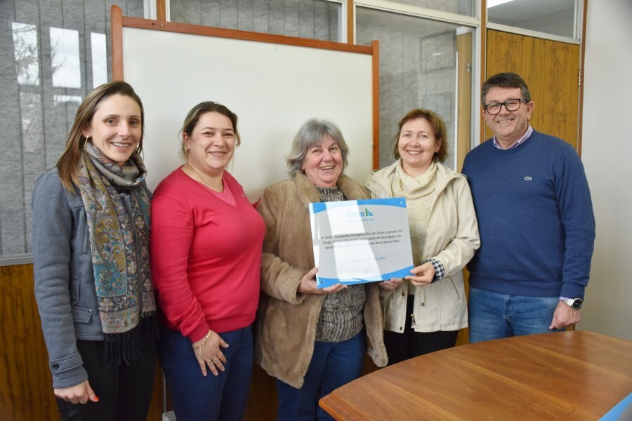 ceran-entrega-placas-em-homenagens-a-instituicoes-veranenses