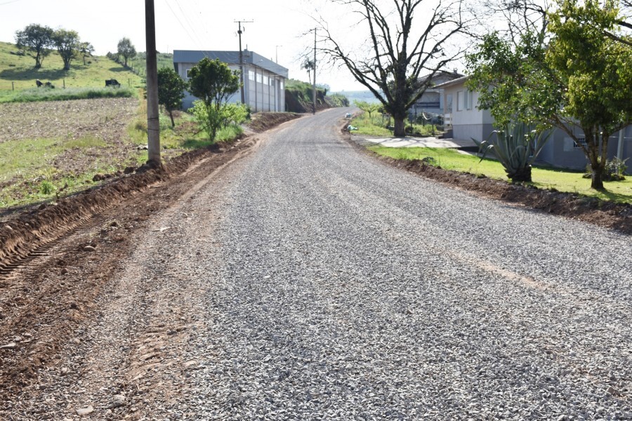 mais-uma-estrada-recebera-pavimentacao