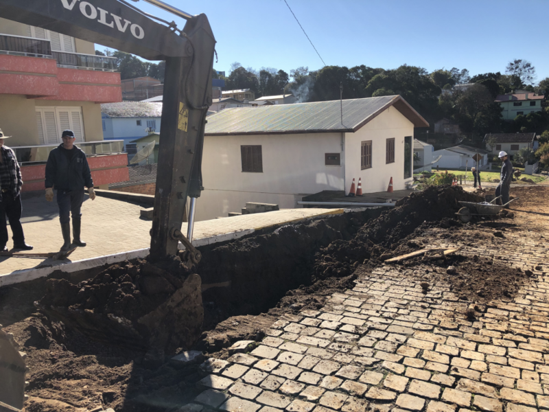 importante-obra-de-drenagem-no-bairro-renovacao
