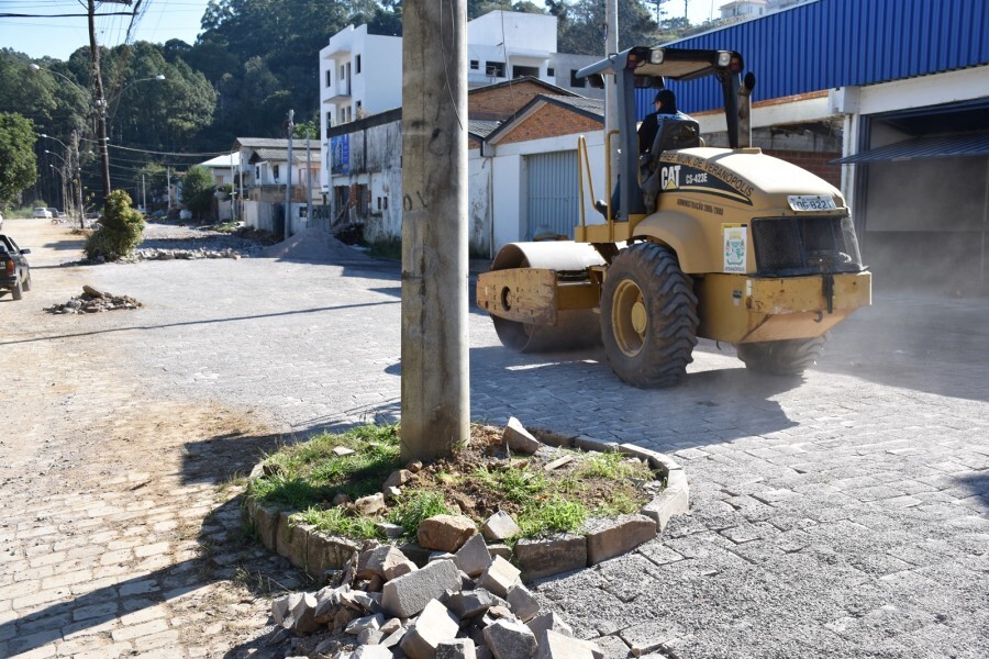 obra-calcamento-rua-rogerio-galeazzi