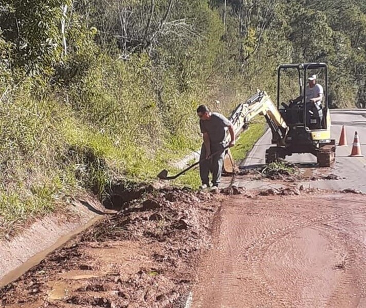 manutencao-da-estrada-geral-santa-barbara