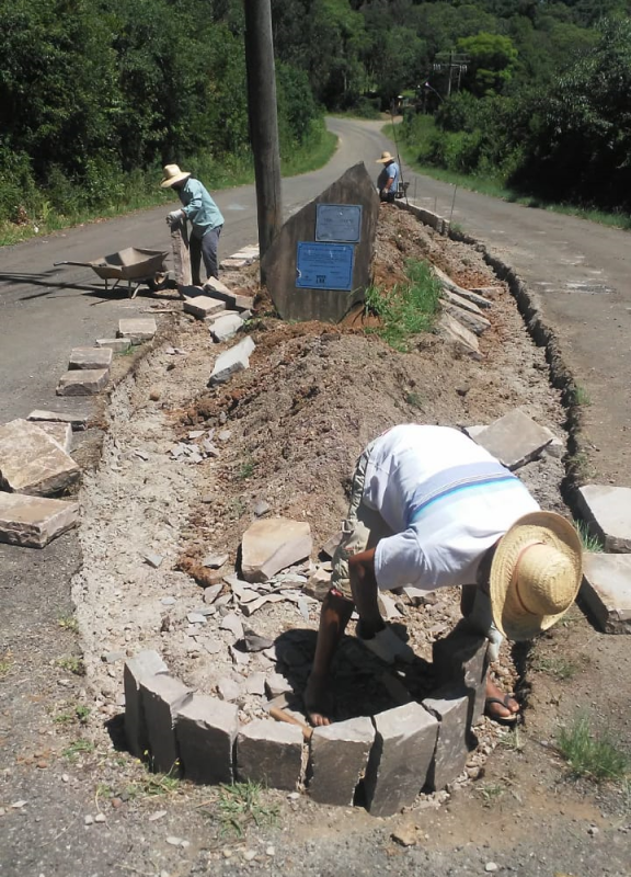 novo-canteiro-e-construido-na-estrada-de-acesso-a-linha-coreia