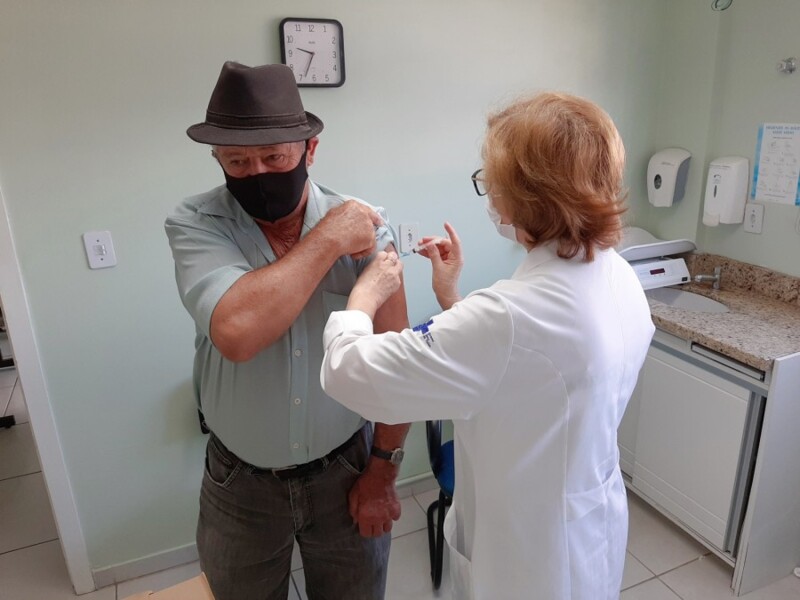 campanha-de-vacinacao-contra-a-covid-imuniza-mais-682-longevos