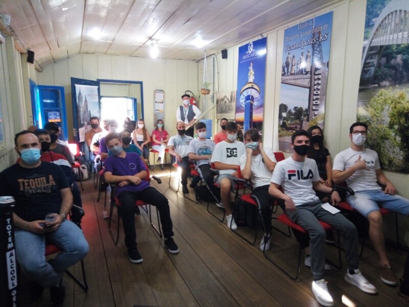 curso-capacitou-garcons-e-garconetes