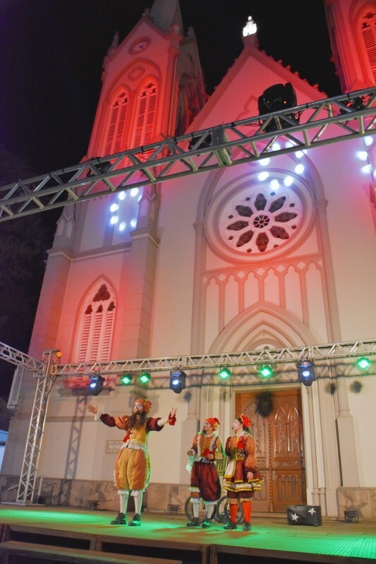 mensageiros-do-noel-trouxeram-muita-diversao