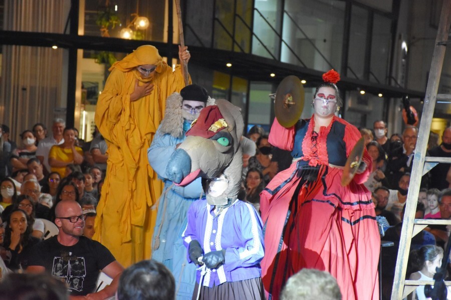 evento-de-natal-reune-familias-na-praca-xv-de-novembro