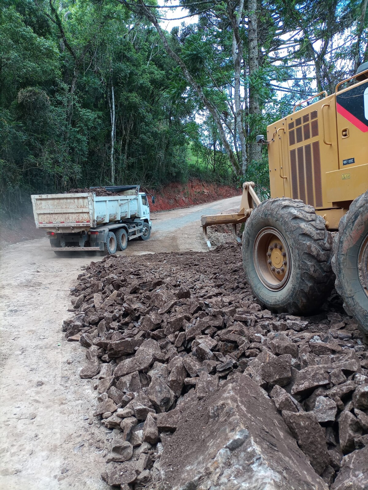 pavimentacao-ate-a-vinicola-bin-em-lajeadinho
