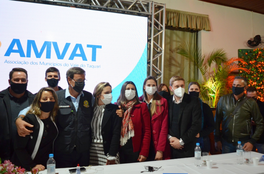 representantes-de-veranopolis-entregam-carta-ao-ministro-do-turismo