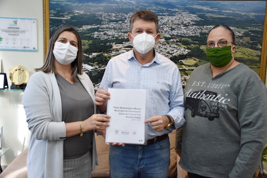 prefeito-recebe-plano-museologico