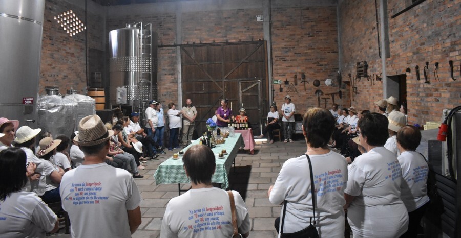 mais-40-longevos-participam-do-turismo-social-na-rota-segredos-da-maca