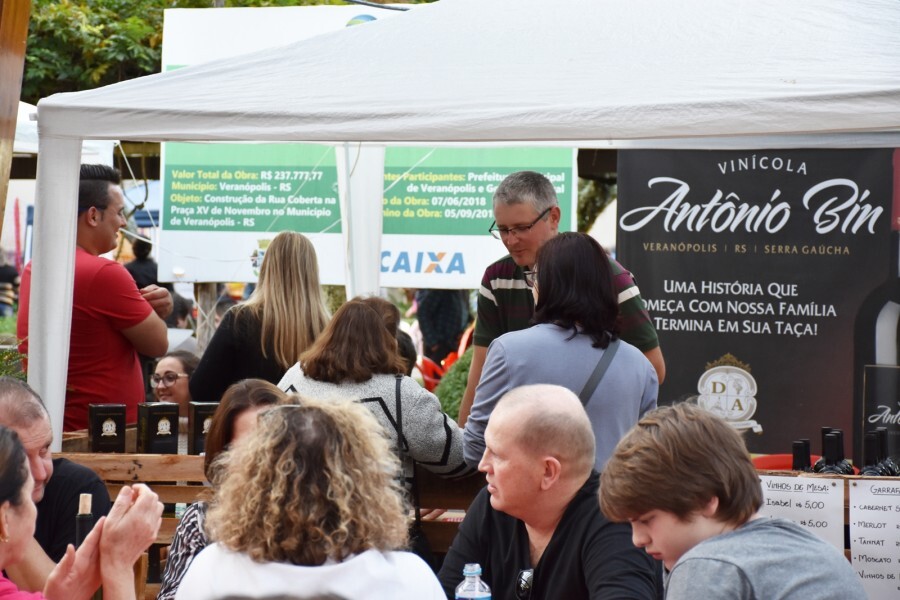 mais-uma-edicao-do-veracult-traz-as-familias-veranenses-a-praca-xv