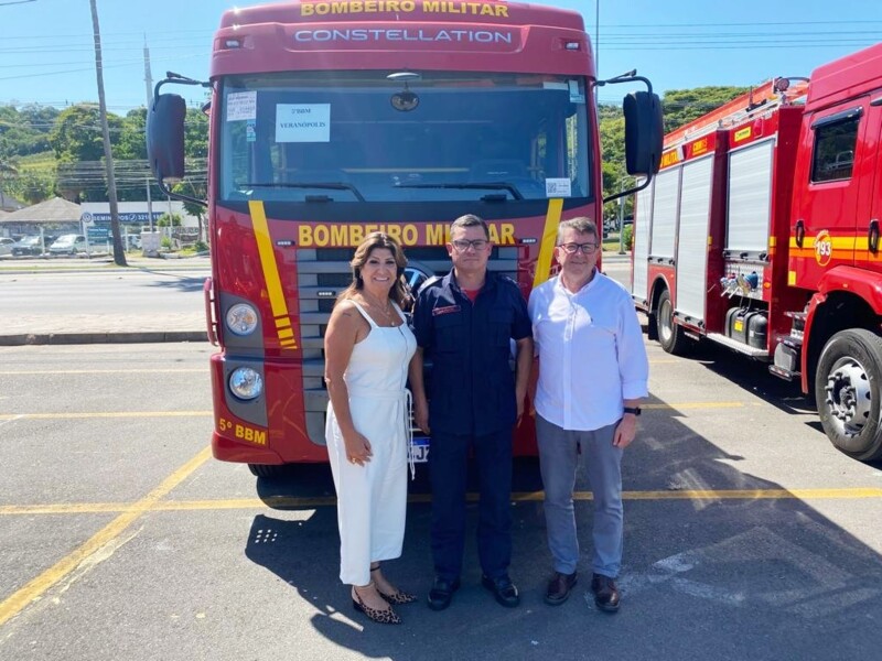 veranopolis-recebe-novo-caminhao-para-corpo-de-bombeiros