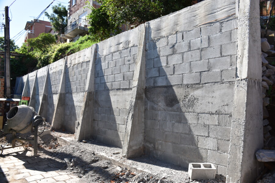 muro-de-contencao-e-construido-no-bairro-santo-antonio