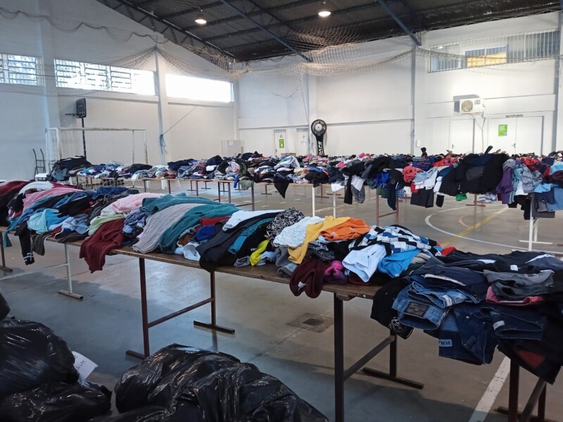 mais-de-150-familias-recebem-agasalhos
