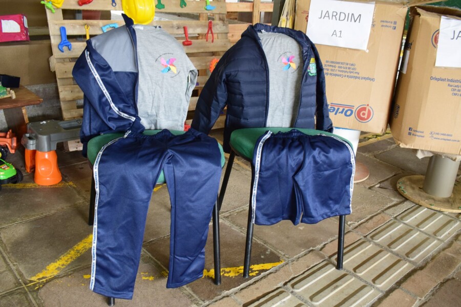 alunos-recebem-uniformes