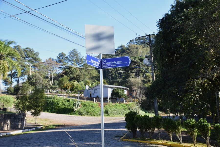 instalacao-de-novas-placas-indicativas-nas-ruas-e-bairros