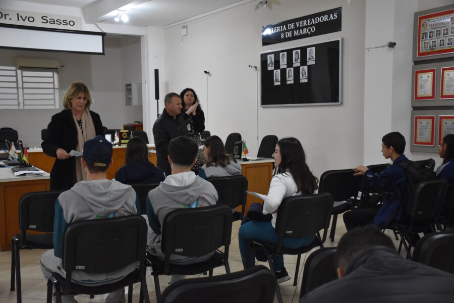 candidatos-a-administracao-estudantil-se-reunem-na-camara-de-vereadores