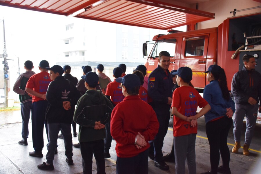 bombeiros-mirins-de-veranopolis-recebem-uniformes