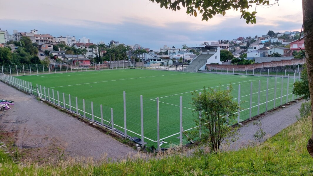 veranopolis-tera-campo-de-futebol-com-grama-sintetica