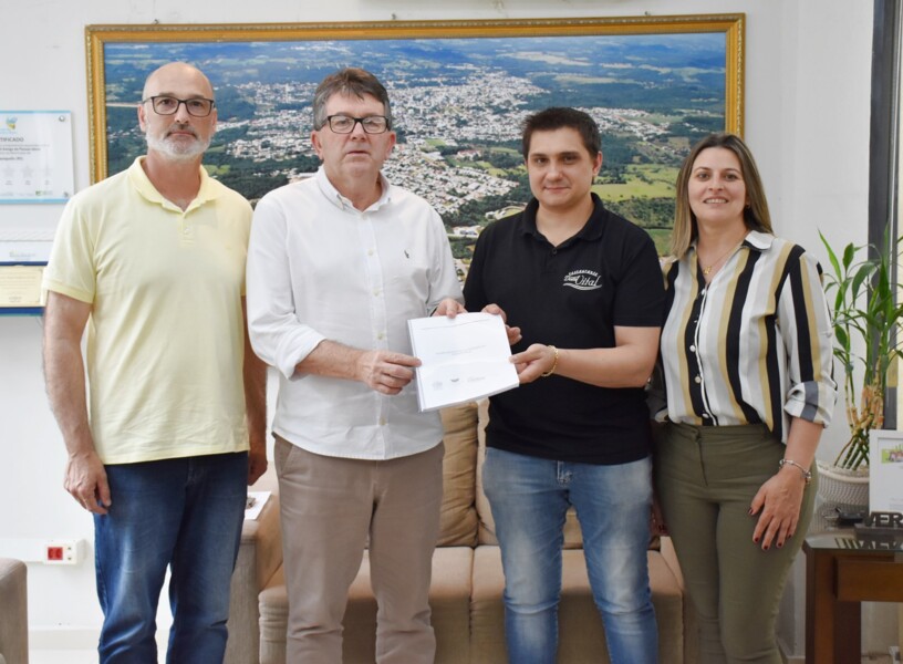 plano-de-turismo-e-entregue-ao-prefeito-waldemar-de-carli