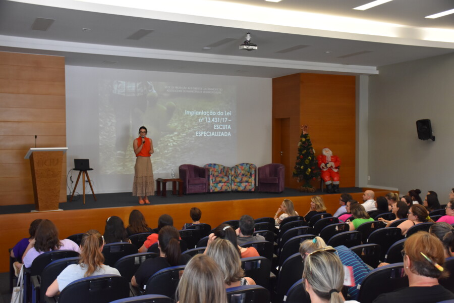 palestra-sobre-a-escuta-especializada