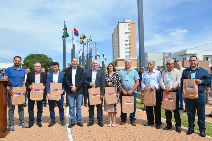 praca-das-bandeiras-em-lagoa-vermelha-homenageia-veranopolis