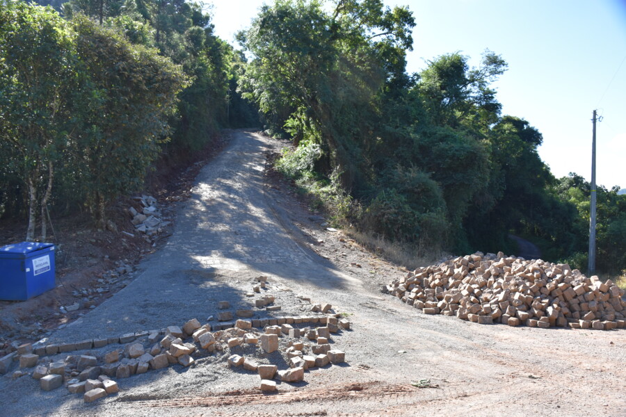 pavimentacao-para-o-pico-de-monte-claro