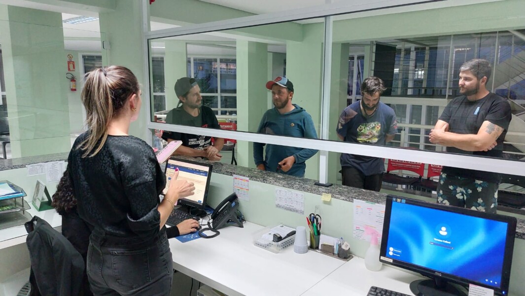 voluntarios-recebem-atendimento-medico