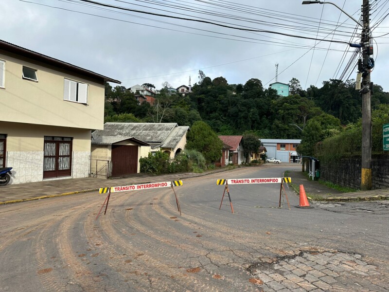 maquinas-trabalhando-em-santa-barbara