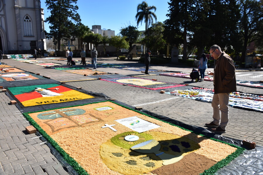tradicionais-tapetes-de-corpus-christi-sao-realizados-mais-uma-vez