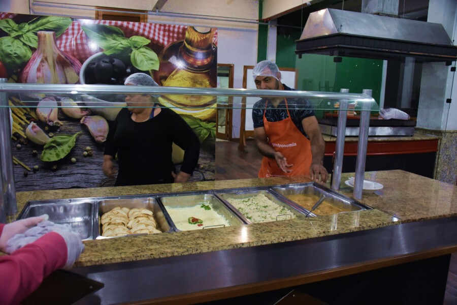 entrega-de-certificados-para-capacitacao-em-tecnicas-basicas-de-cozinha