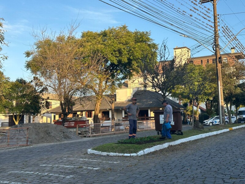 plantio-de-flores-no-centro-da-cidade