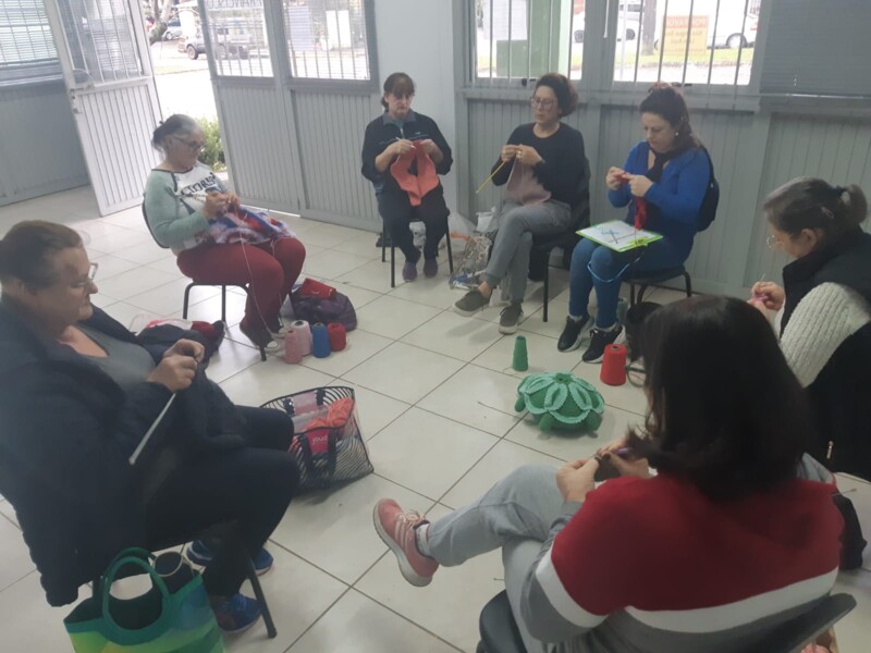 grupos-das-oficinas-terapeuticas-artesanato