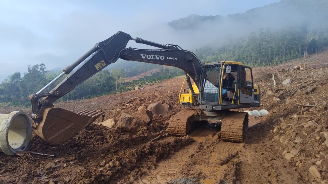 trabalho-segue-na-desobstrucao-de-estradas