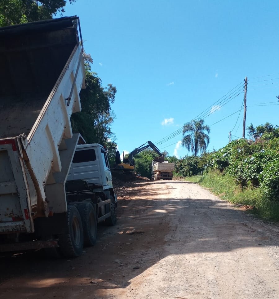 mais-uma-via-recebera-asfalto