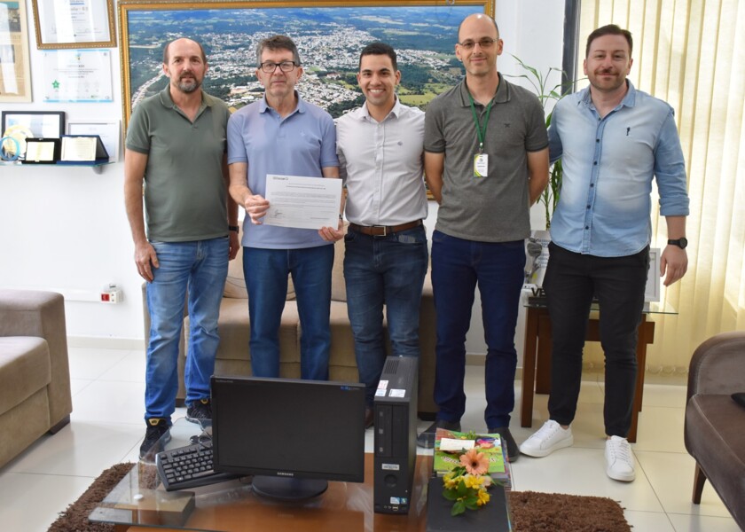 arquivo-publico-municipal-de-veranopolis-recebe-doacao-de-equipamento-de-informatica-do-banrisul