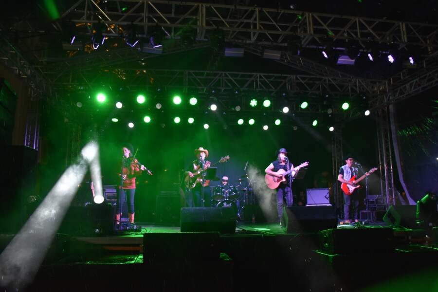 show-com-a-banda-the-travellers