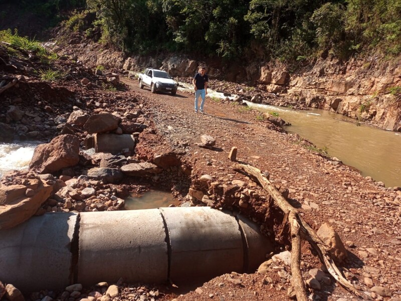 estrada-para-barros-cassal-sendo-recuperada-apos-chuvas