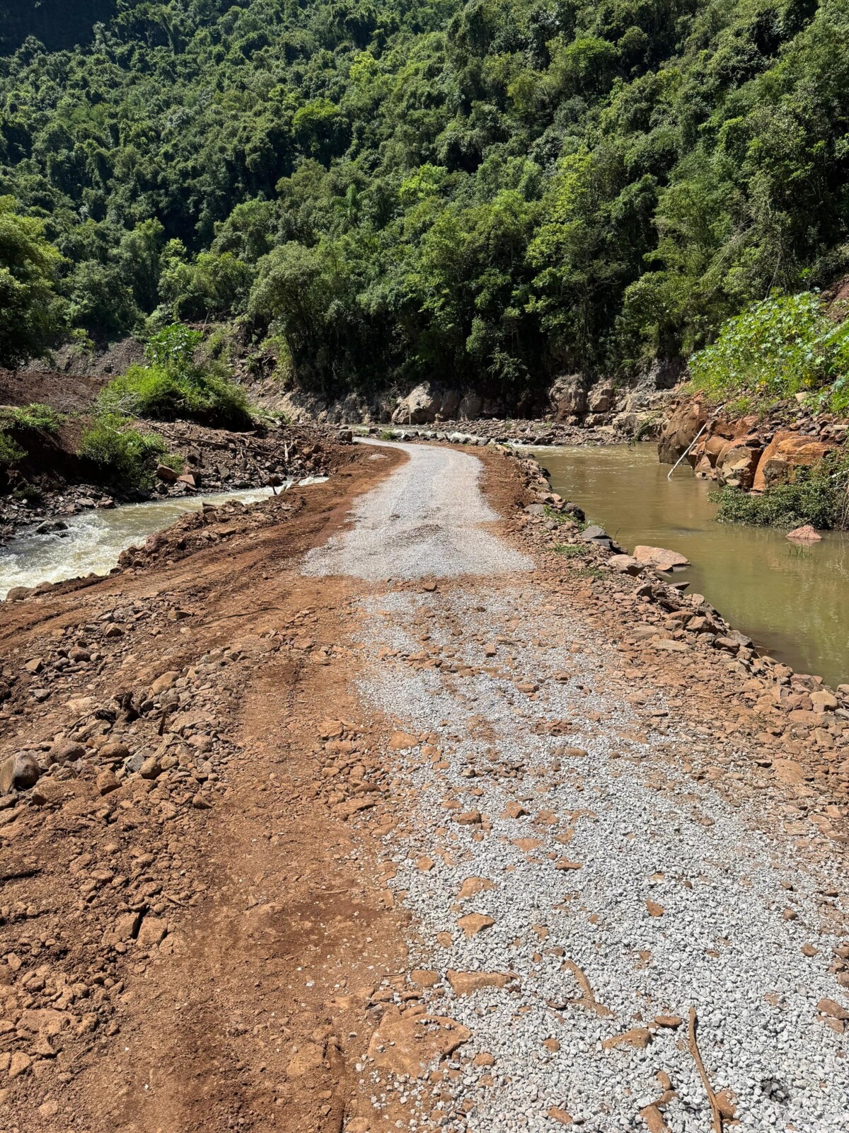 concluidas-melhorias-na-estrada-e-ponte-provisoria-para-barros-cassal