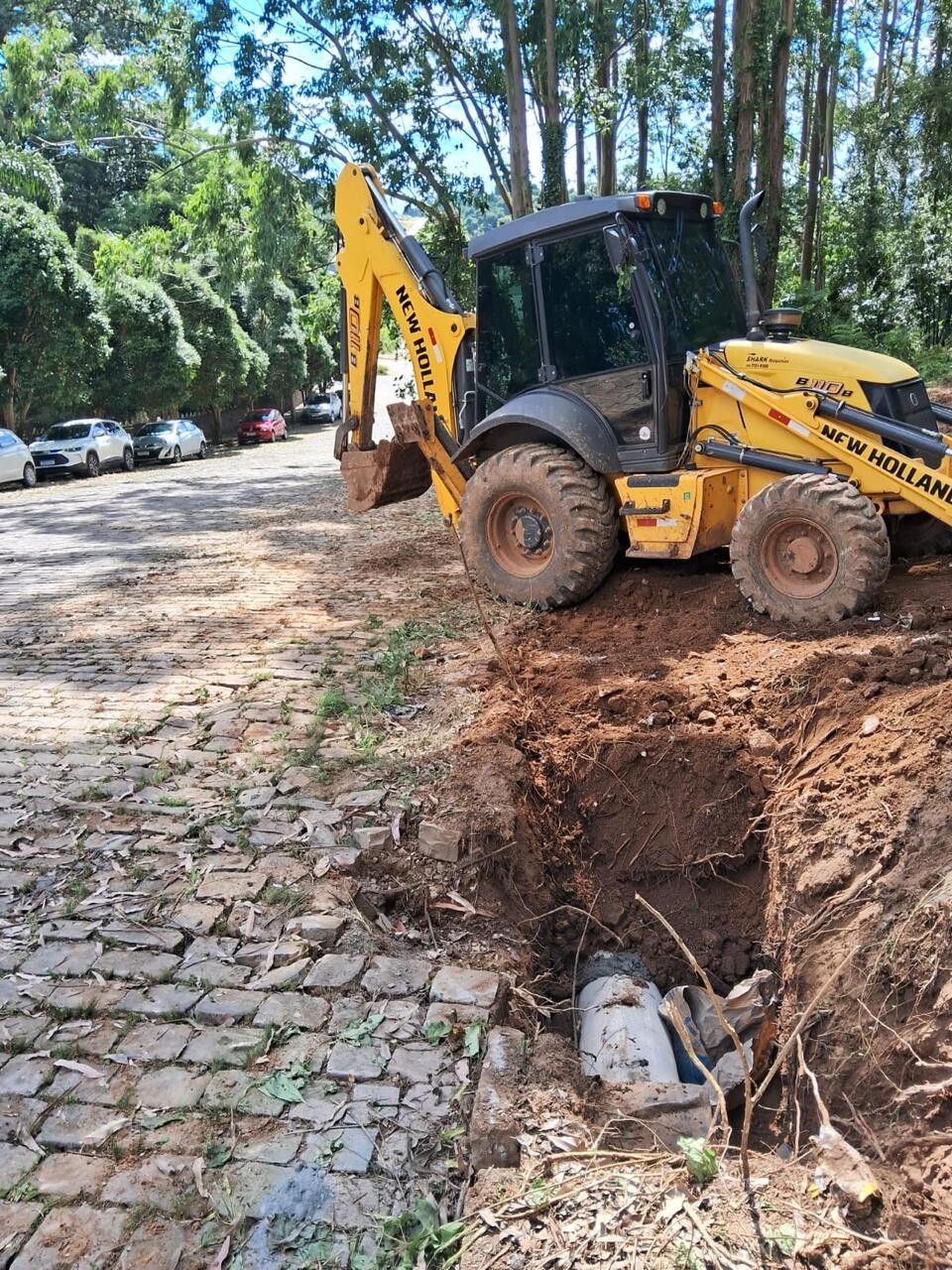 reparos-na-tubulacao-de-esgoto-na-rua-rui-barbosa