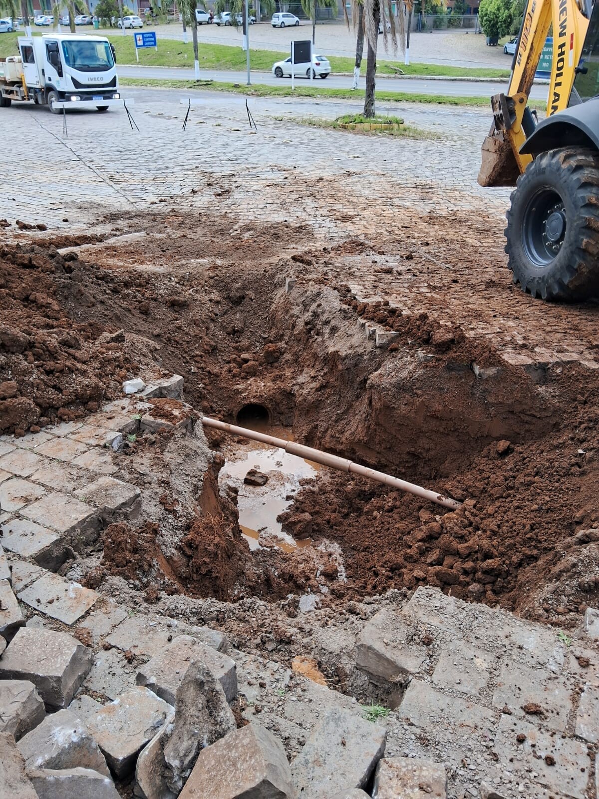 conserto-de-tubulacao-de-esgoto-no-bairro-sao-pelegrino