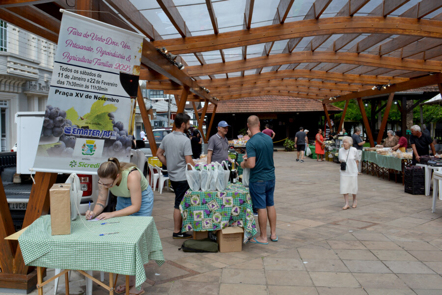 feira-do-vinho-doce-uva-artesanato-agroindustria-e-agricultura-familiar-inicia-em-veranopolis