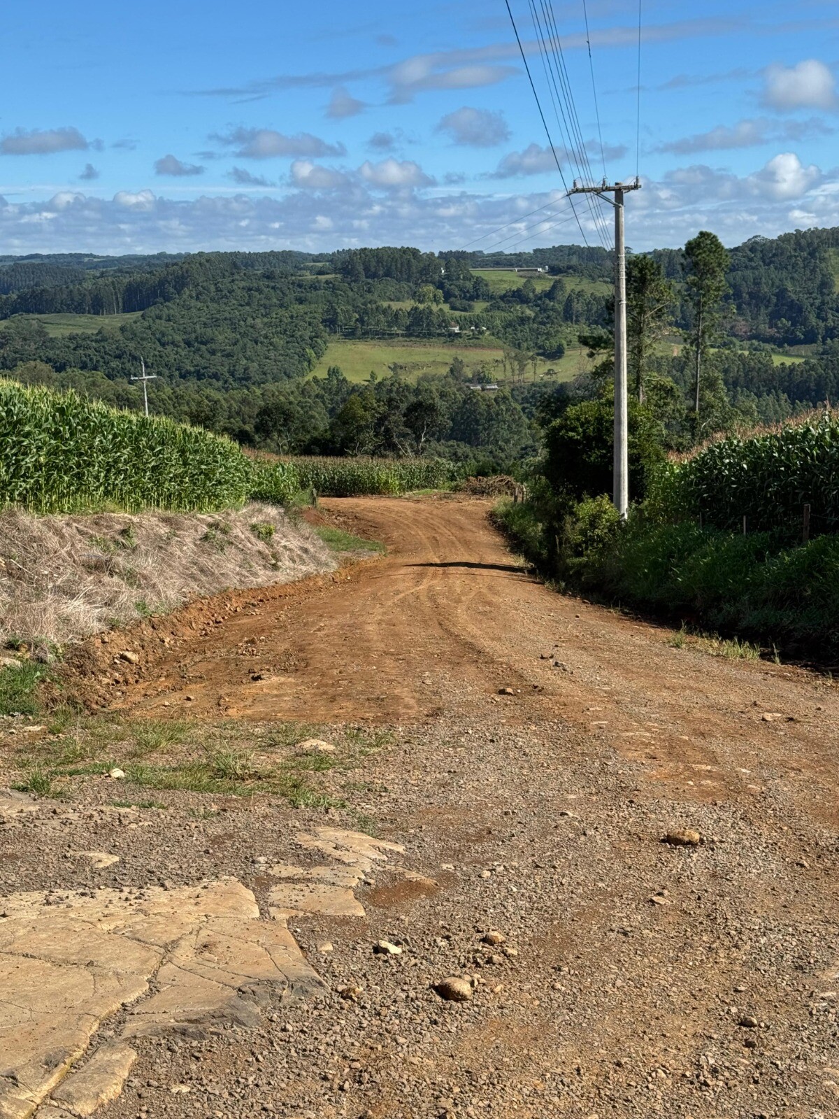 estrada-para-sao-gotardo-recebe-melhorias