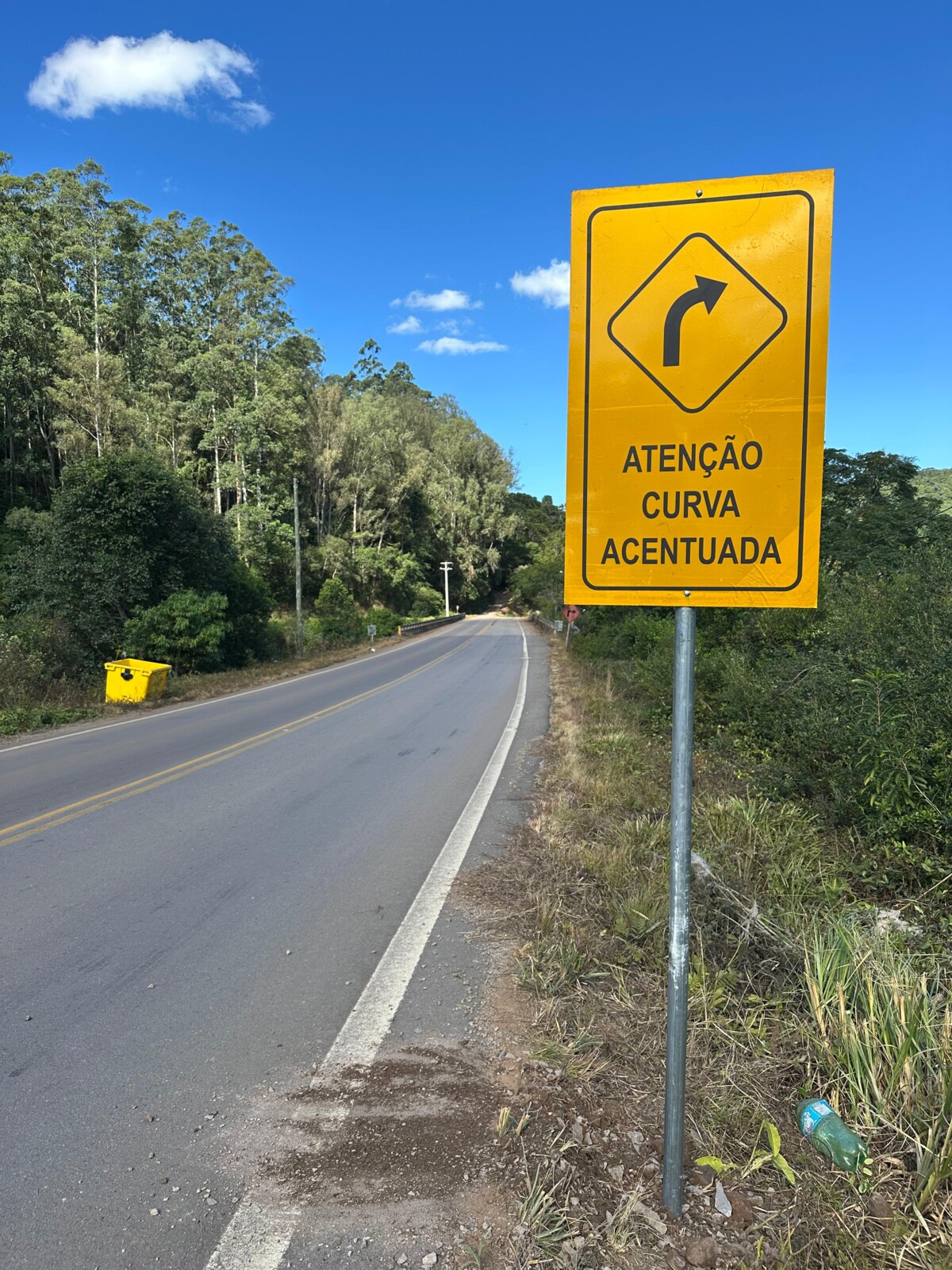 instalacao-de-placas-reforca-seguranca-em-via-alternativa-a-br-470
