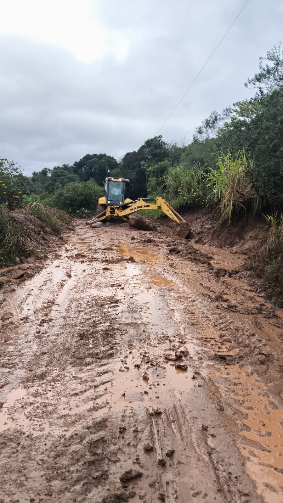 municipio-atuou-na-desobstrucao-de-estrada-no-interior-de-veranopolis
