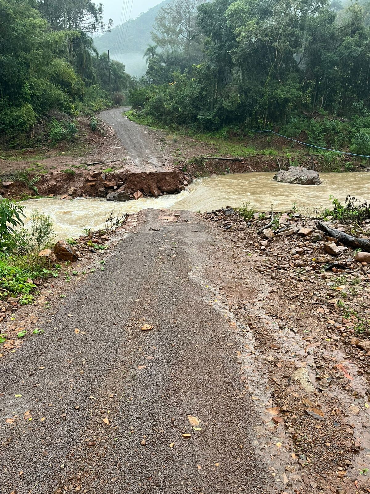 maiores-prejuizos-das-chuvas-em-veranopolis-estao-nas-estradas-do-interior